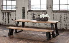 Bild: Esstisch und Sitzbank im Factory-Stil